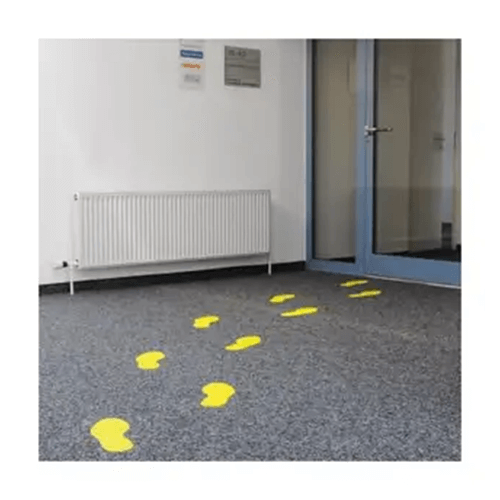 Bodenschilder zur Markeirung eines Fluchtweges